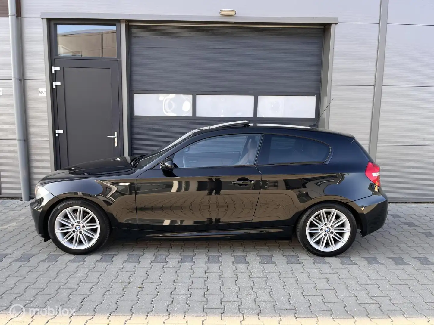 BMW 118 1-serie 118i High Executive M-Sport | Automaat | A Zwart - 2