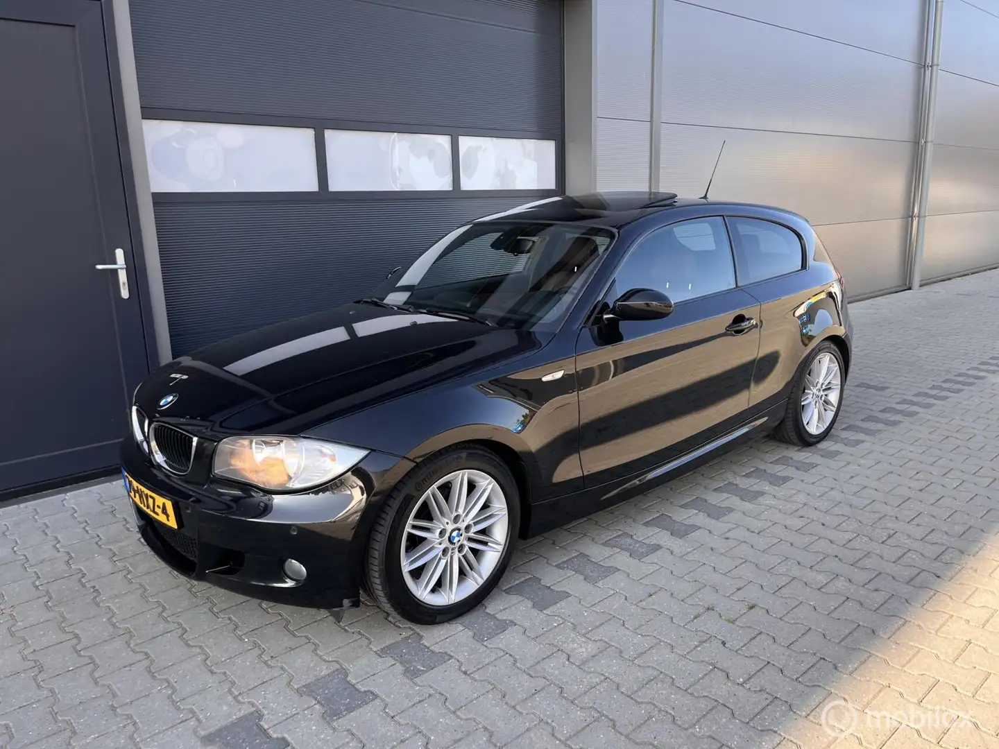 BMW 118 1-serie 118i High Executive M-Sport | Automaat | A Zwart - 1