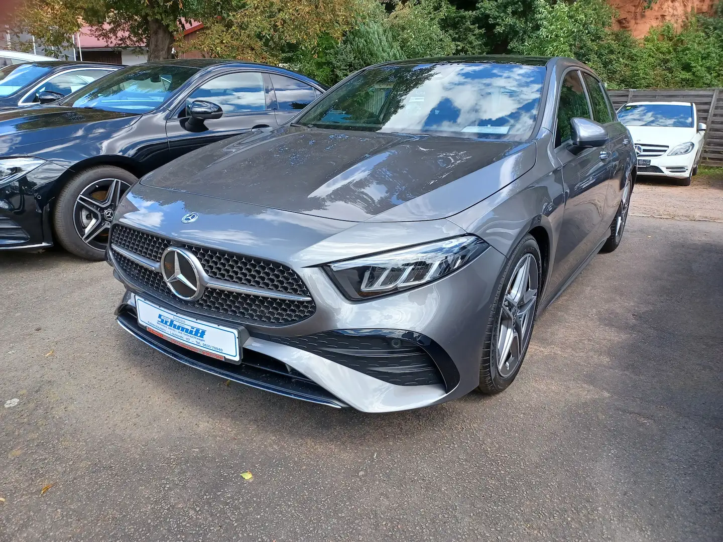 Mercedes-Benz A 200 AMG-Line*el. Panorama-SD*R.-Kamera* Gris - 1