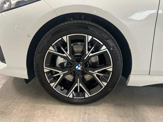 BMW 1 Series view 5