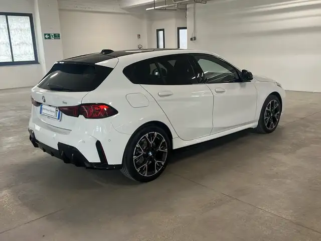 BMW 1 Series view 14