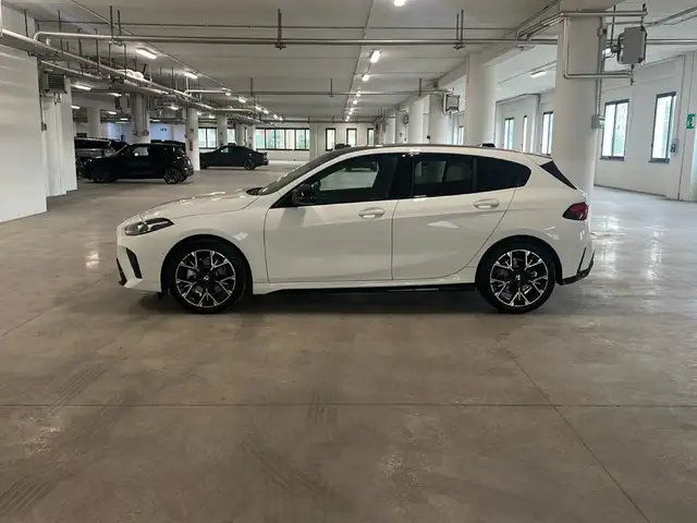 BMW 1 Series view 4