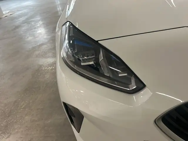 BMW 1 Series view 6