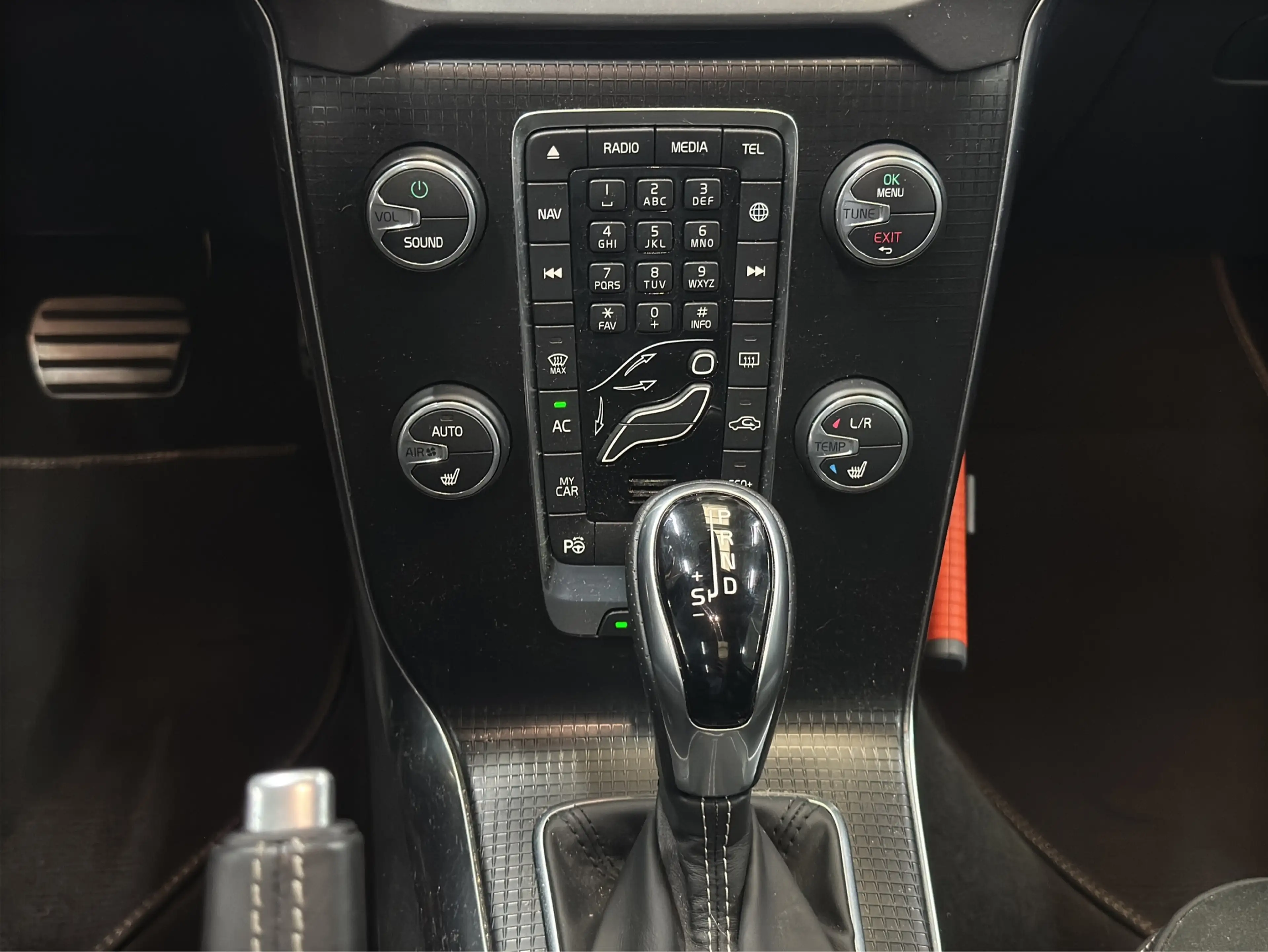 Volvo V40 1.5 T3 Polar+ Sport | Panoramadak | Stoelverwarmin — photo 25