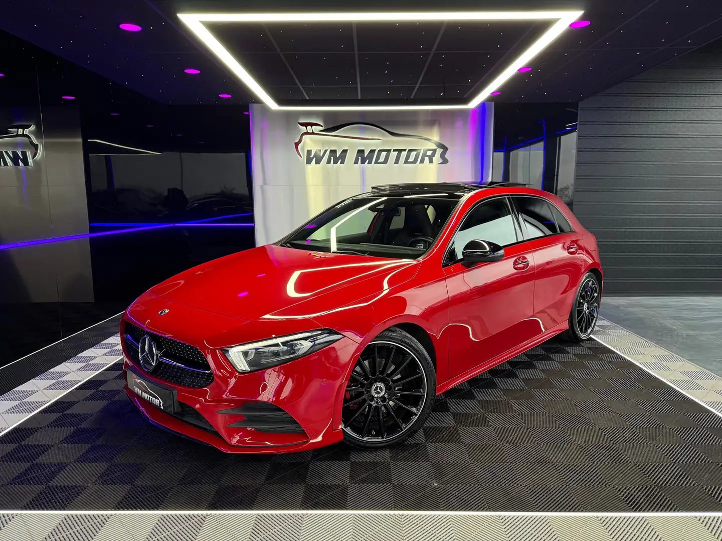 Mercedes-Benz A 180 A 180 d AMG-line // Led Ambiance // Burmester Rouge - 1