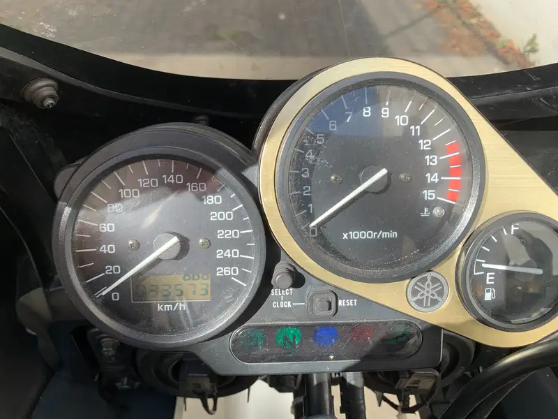 Yamaha FZS 600 - foto 3