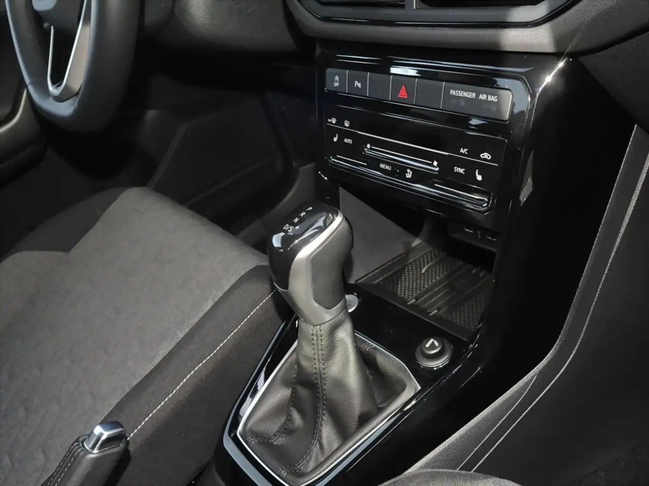 Volkswagen T-Cross 1.0 TSI Life App Connect Kamera Sitzhzg., миниатюра 6