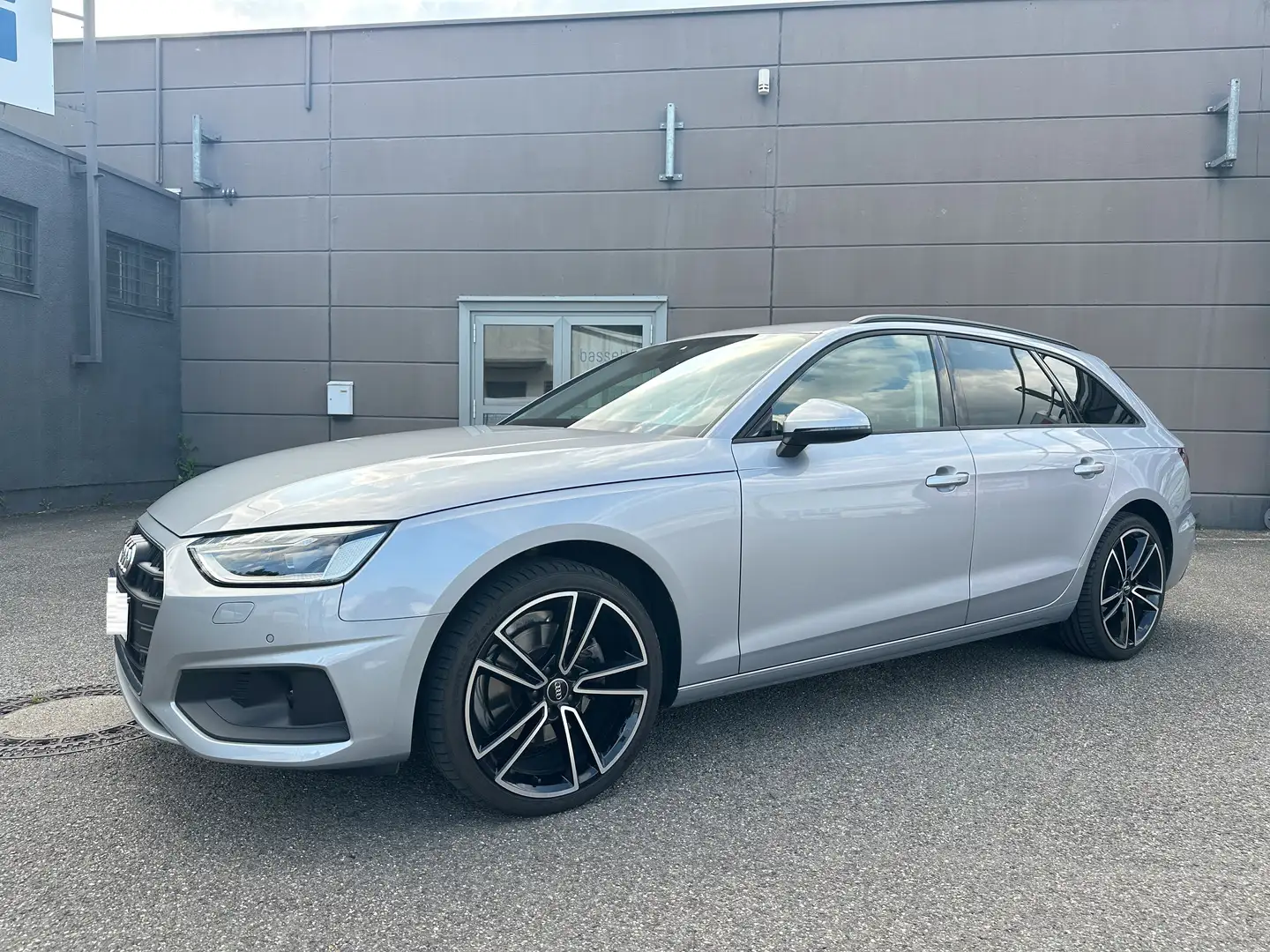 Audi A4 A4 Avant 40 TFSI S tronic Silber - 1