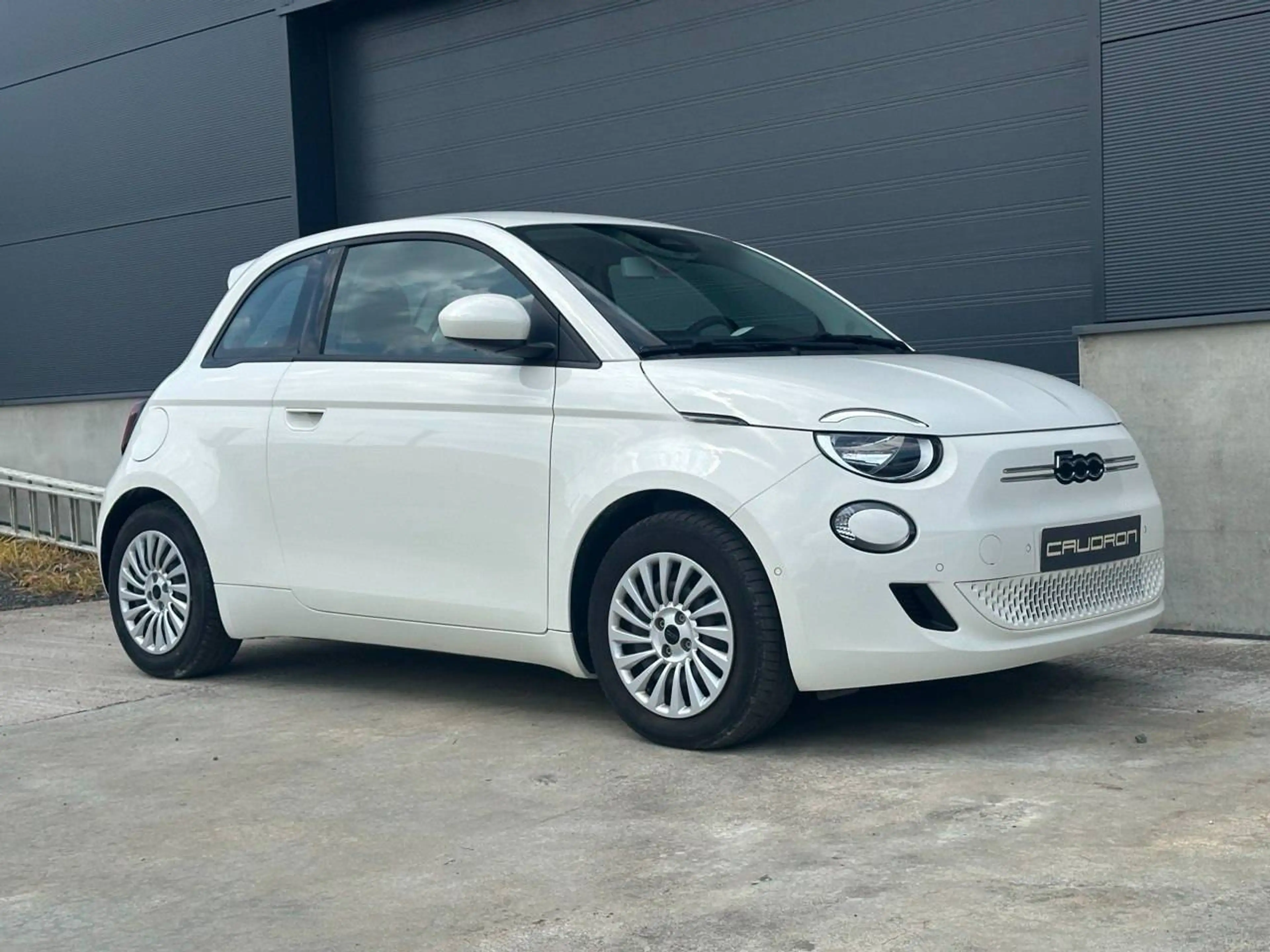 Fiat 500e LONG RANGE 300KM / CARPLAY - ALU - 9.000 KM - LANE CONTROL — photo 3