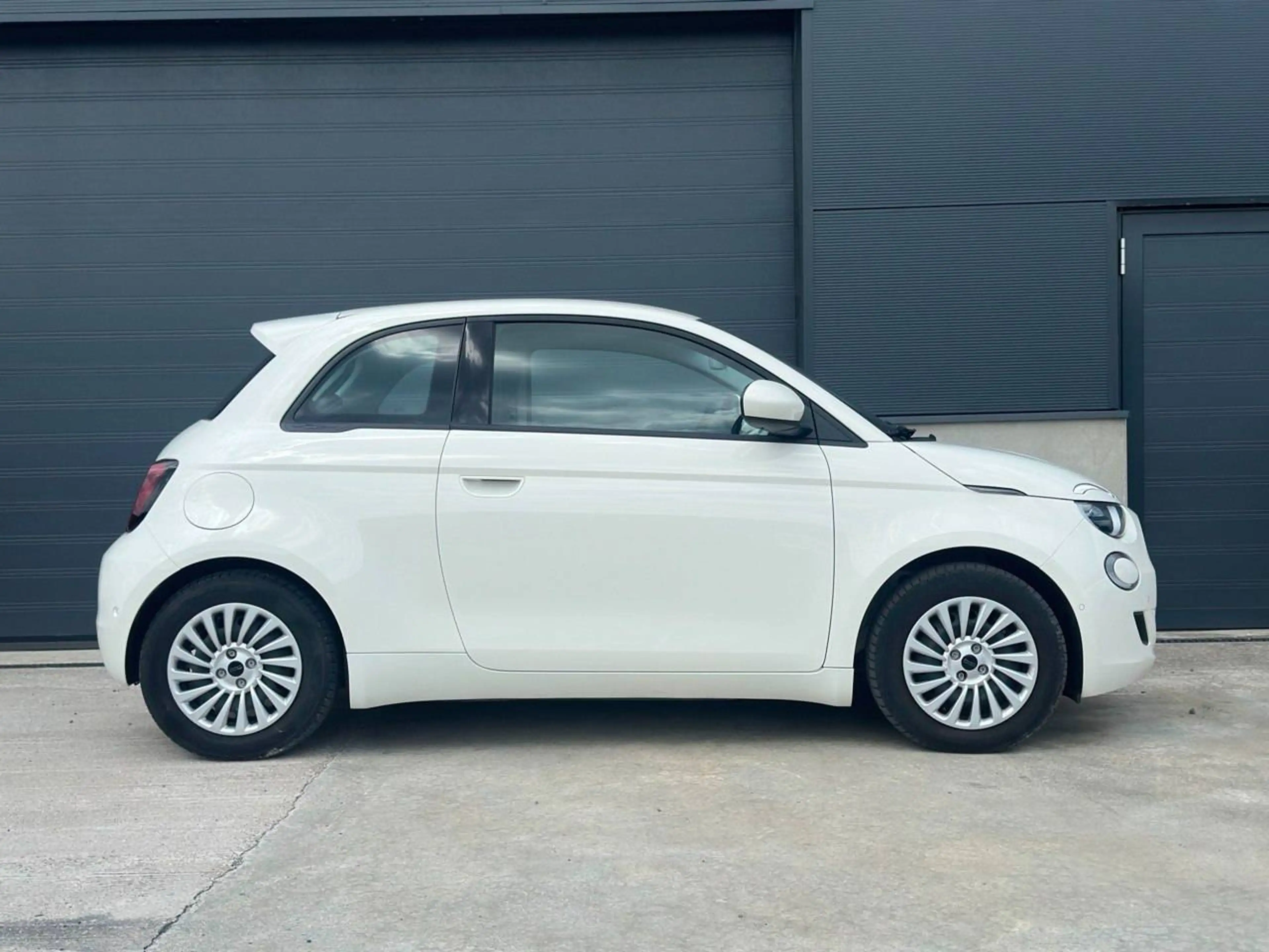 Fiat 500e LONG RANGE 300KM / CARPLAY - ALU - 9.000 KM - LANE CONTROL — photo 4