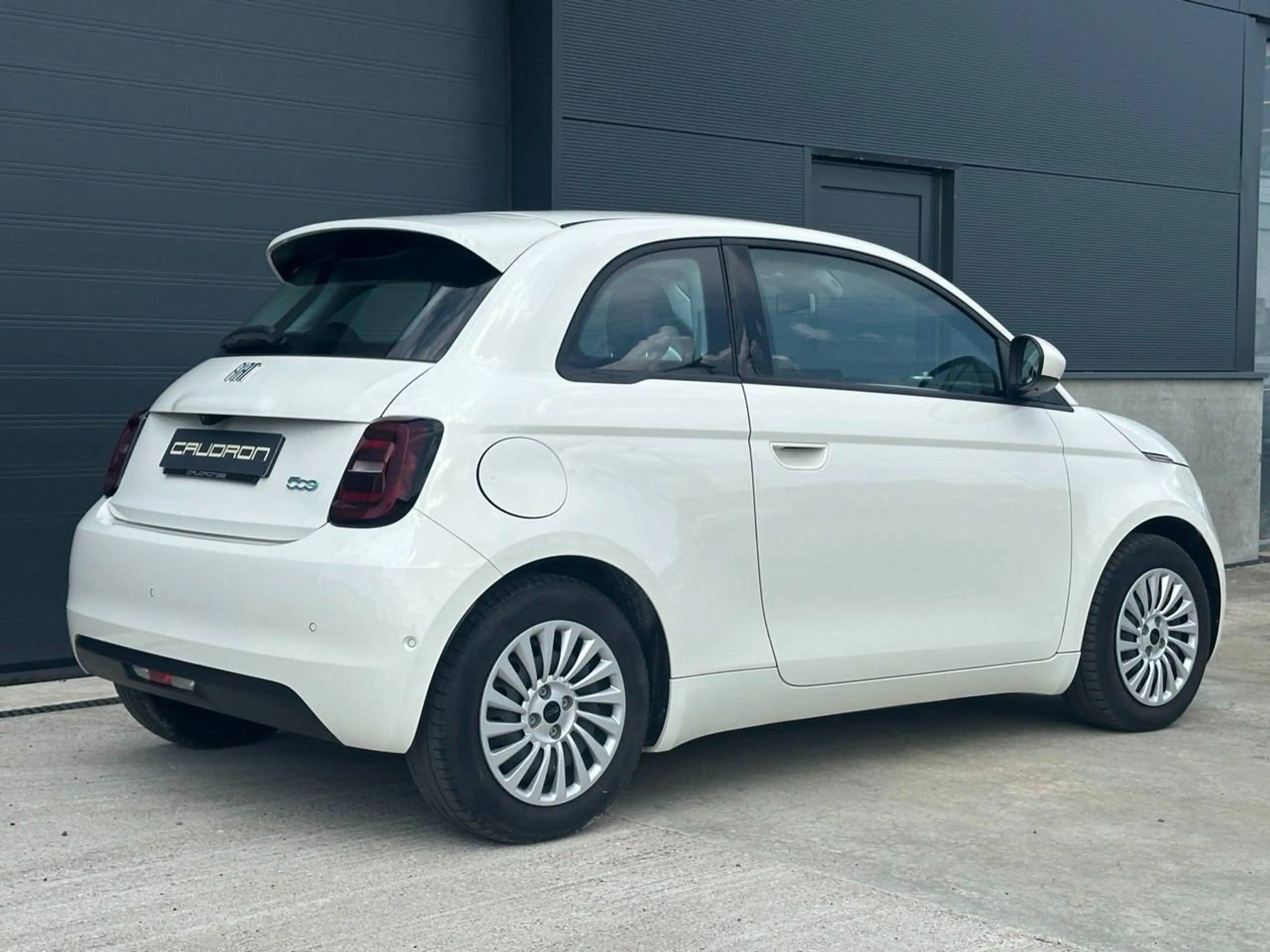 Fiat 500e LONG RANGE 300KM / CARPLAY - ALU - 9.000 KM - LANE CONTROL — photo 2