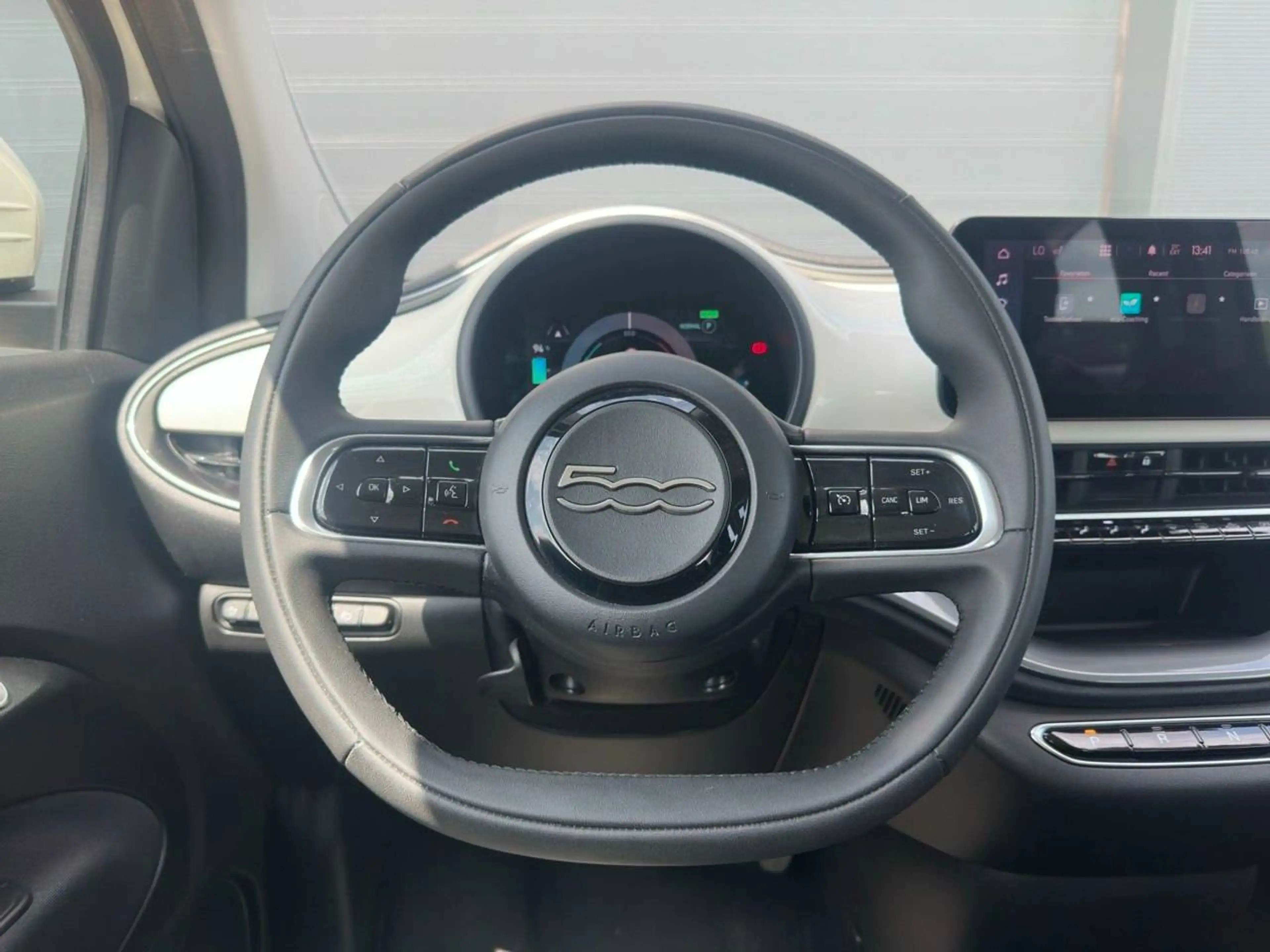 Fiat 500e LONG RANGE 300KM / CARPLAY - ALU - 9.000 KM - LANE CONTROL — photo 9