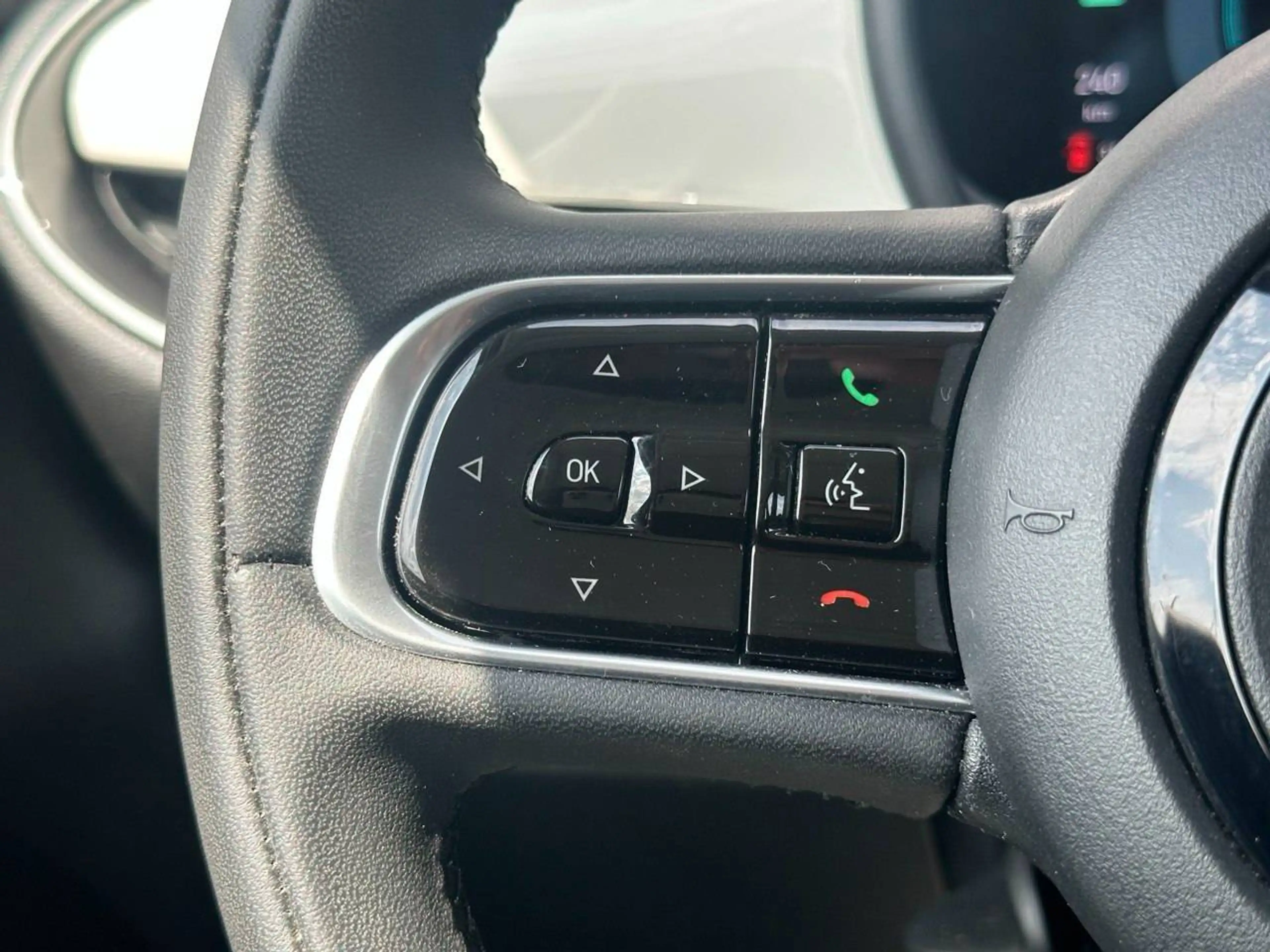 Fiat 500e LONG RANGE 300KM / CARPLAY - ALU - 9.000 KM - LANE CONTROL — photo 10