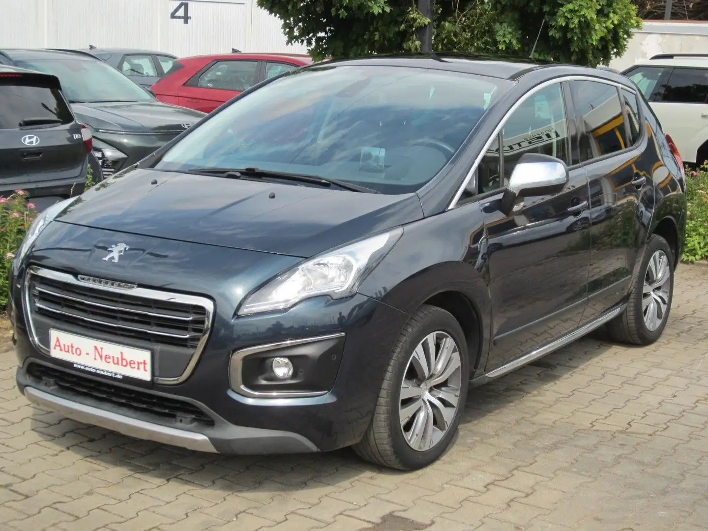 Peugeot 3008 Allure 1.6 e-HDI *1.Hand*Automatik*PANO*PDC Blau - 2