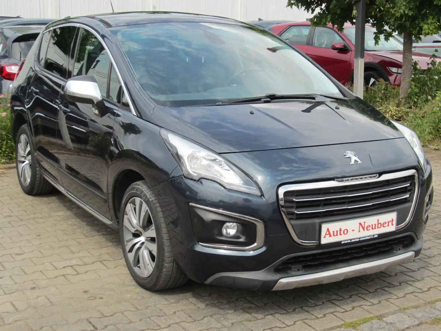 Peugeot 3008 Allure 1.6 e-HDI *1.Hand*Automatik*PANO*PDC Blau - 1