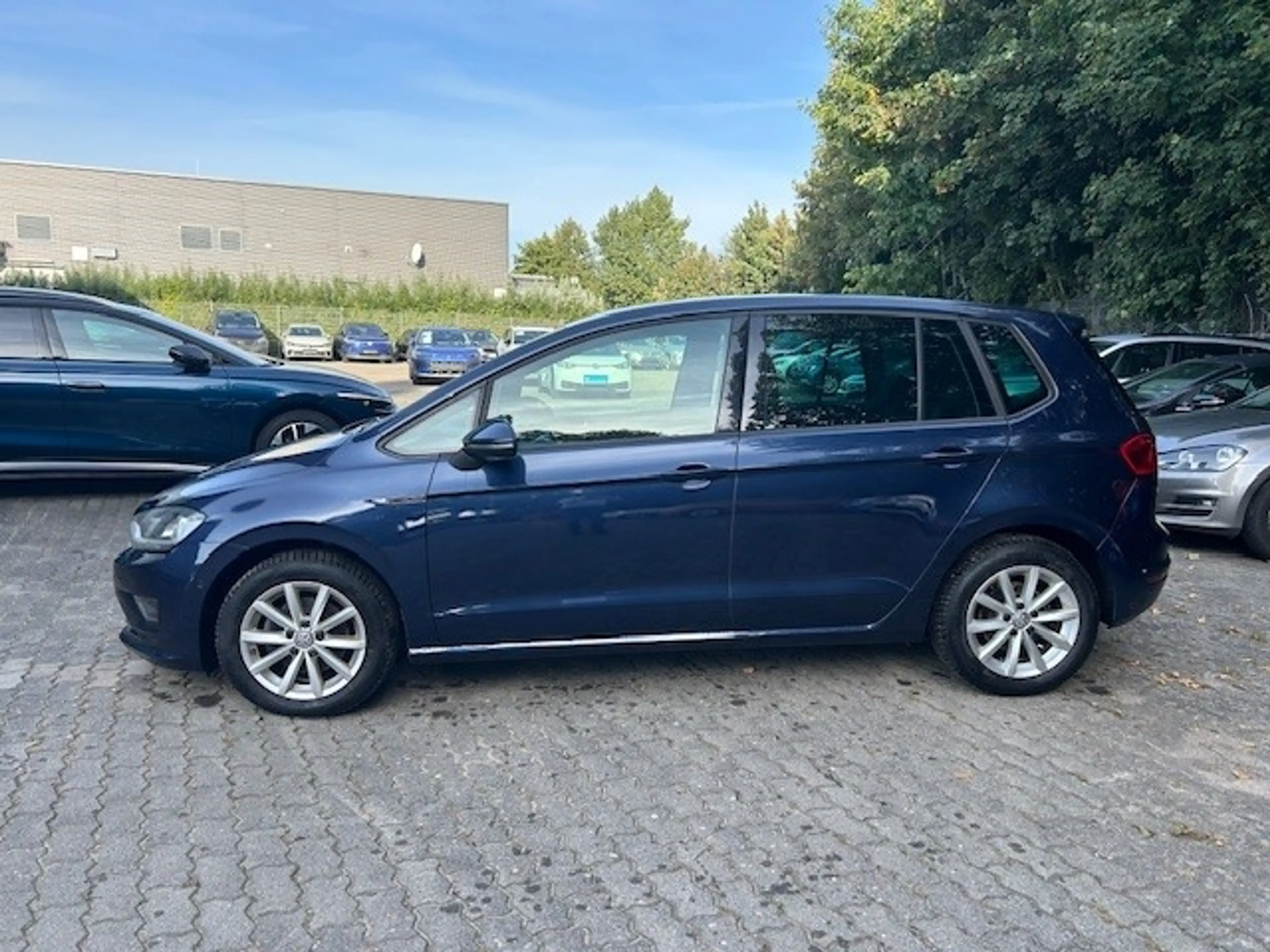Volkswagen Golf Sportsvan BMT Start-Stop Lounge 1.6 TDI StandHZG Bi-Xenon Dy — photo 2