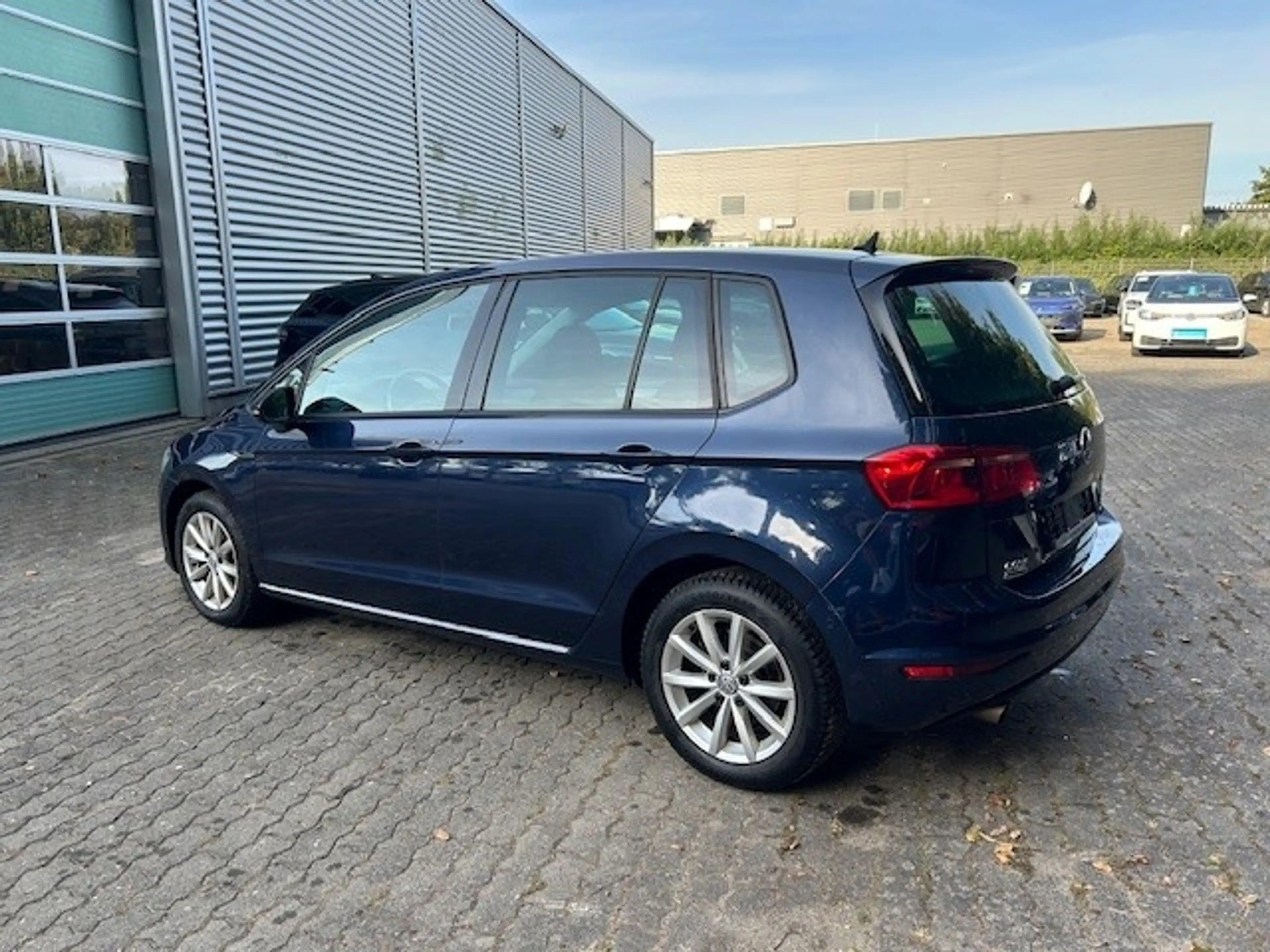 Volkswagen Golf Sportsvan BMT Start-Stop Lounge 1.6 TDI StandHZG Bi-Xenon Dy — photo 3