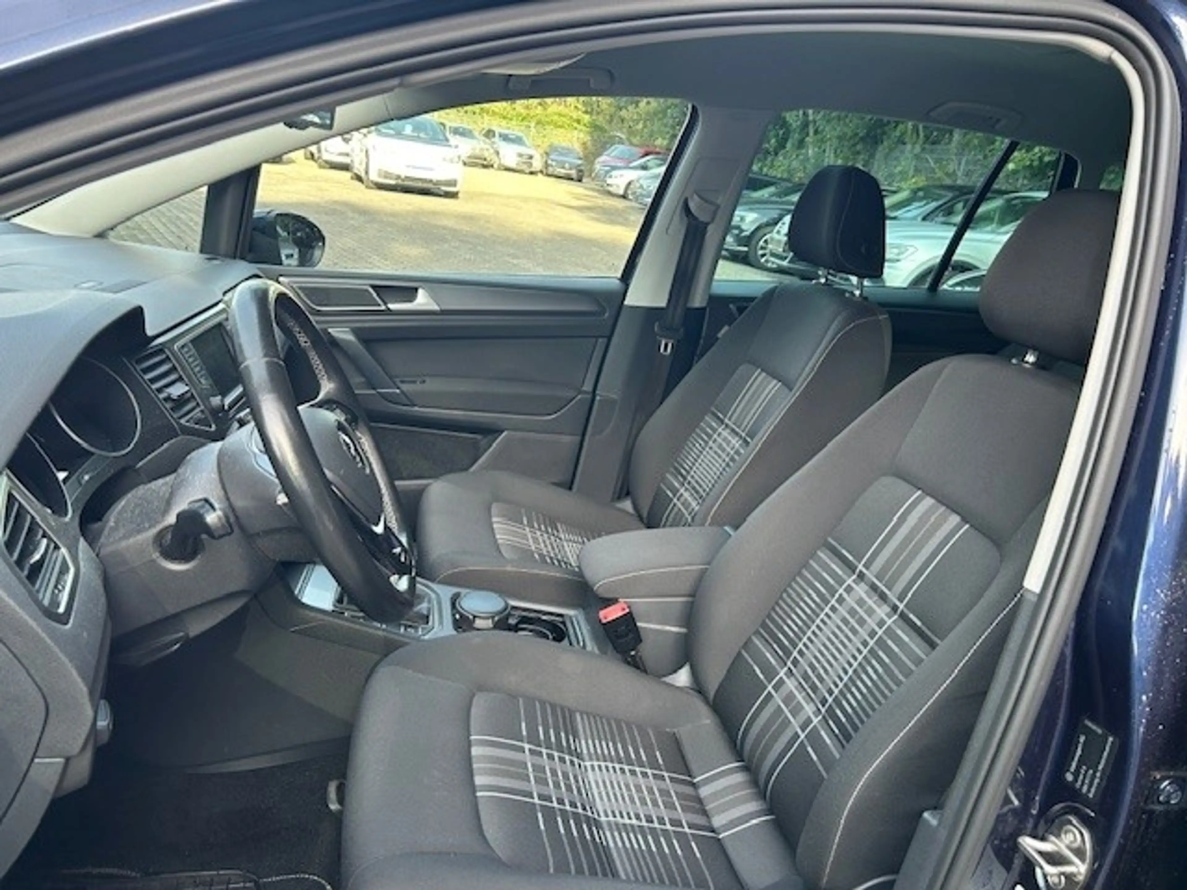 Volkswagen Golf Sportsvan BMT Start-Stop Lounge 1.6 TDI StandHZG Bi-Xenon Dy — photo 8