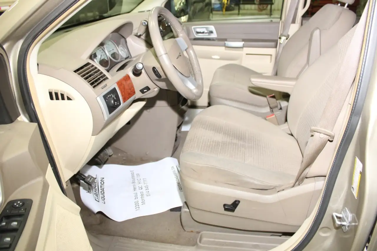 Chrysler Town & Country снимка Chrysler Town & Country