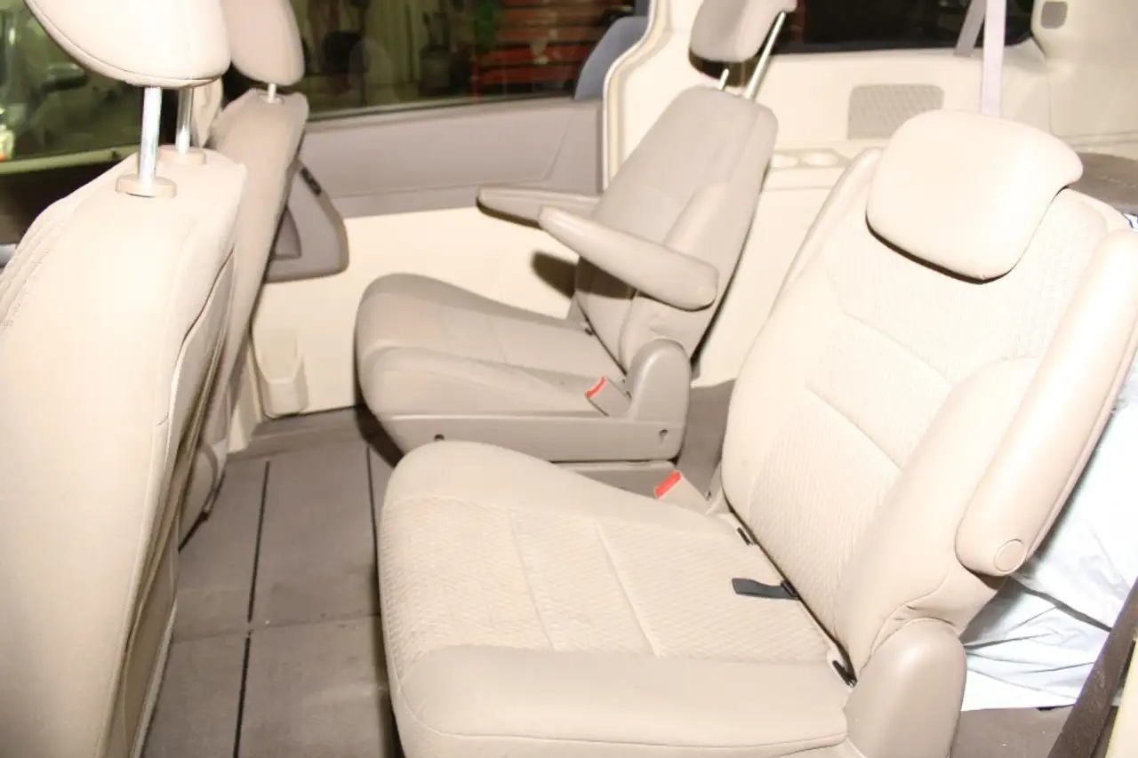 Chrysler Town & Country снимка Chrysler Town & Country