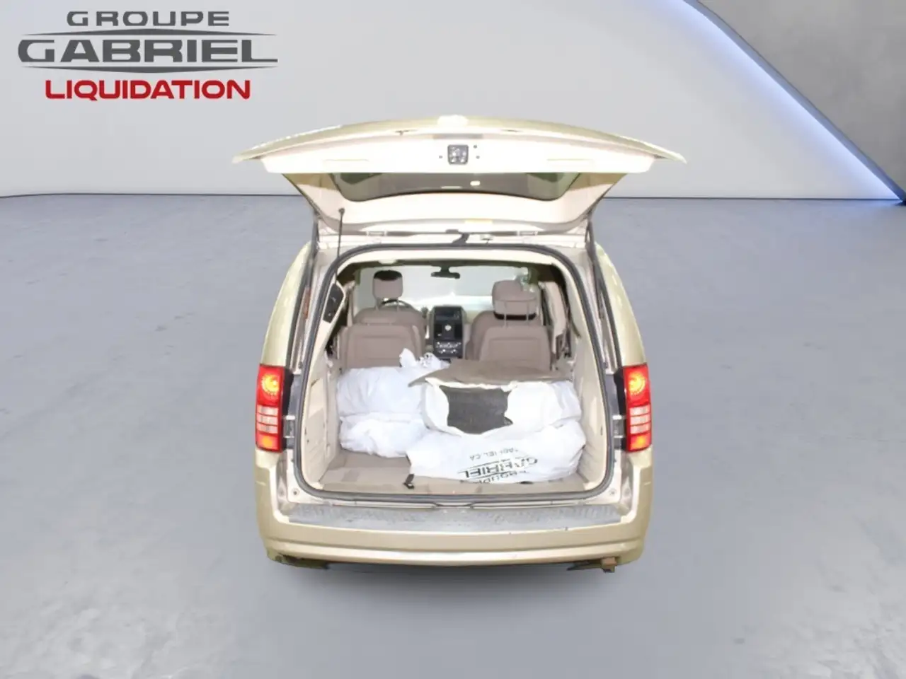 Chrysler Town & Country снимка Chrysler Town & Country