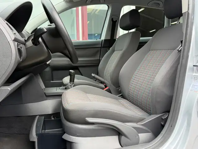 Volkswagen Polo view 8