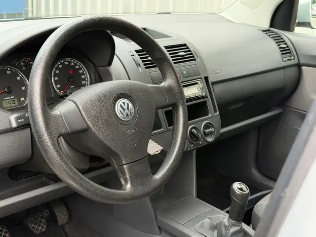Volkswagen Polo view 23
