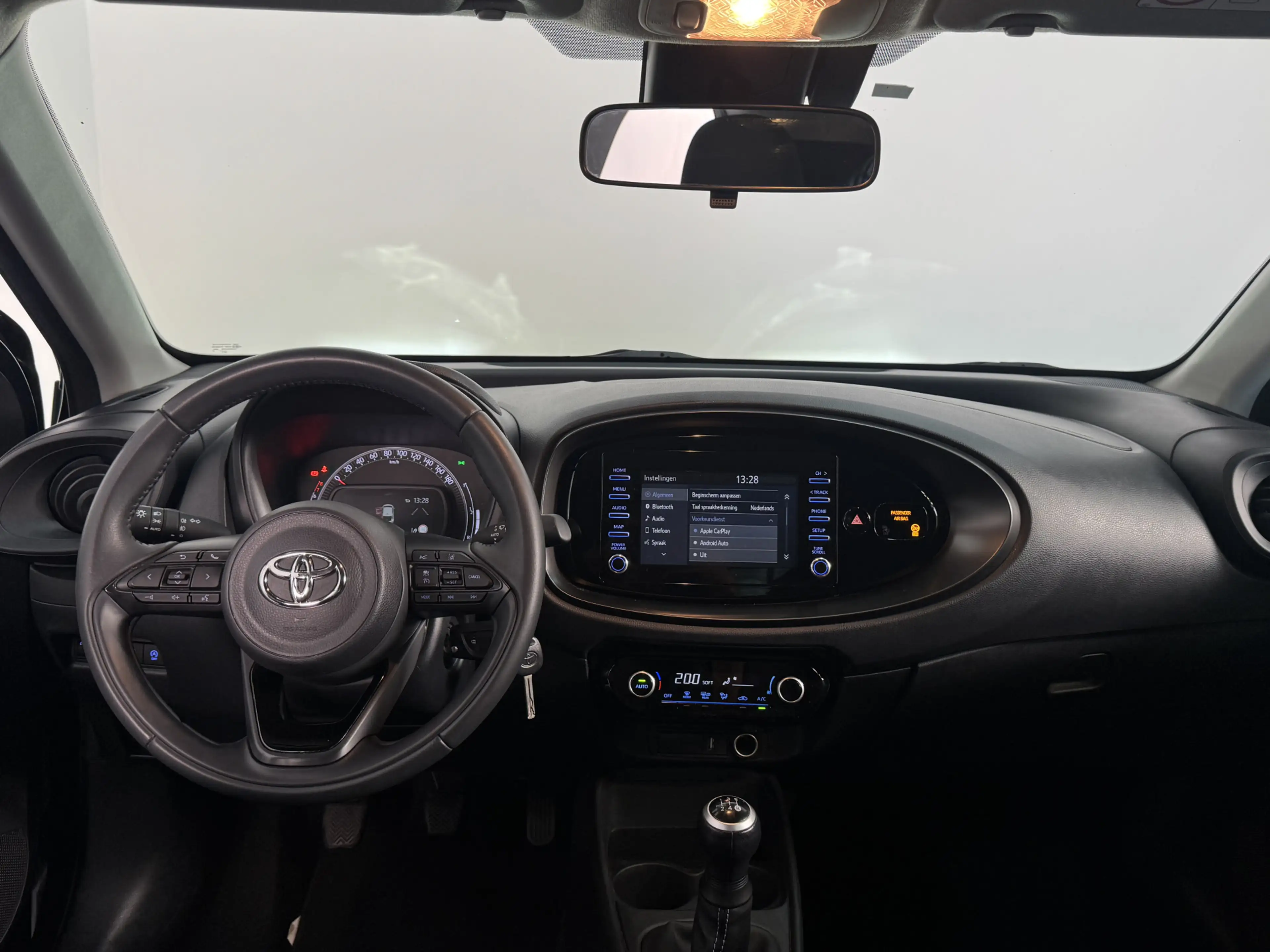 Toyota Aygo X 1.0 VVT-i MT first | CarPlay | Achteruitrijcamera — photo 2