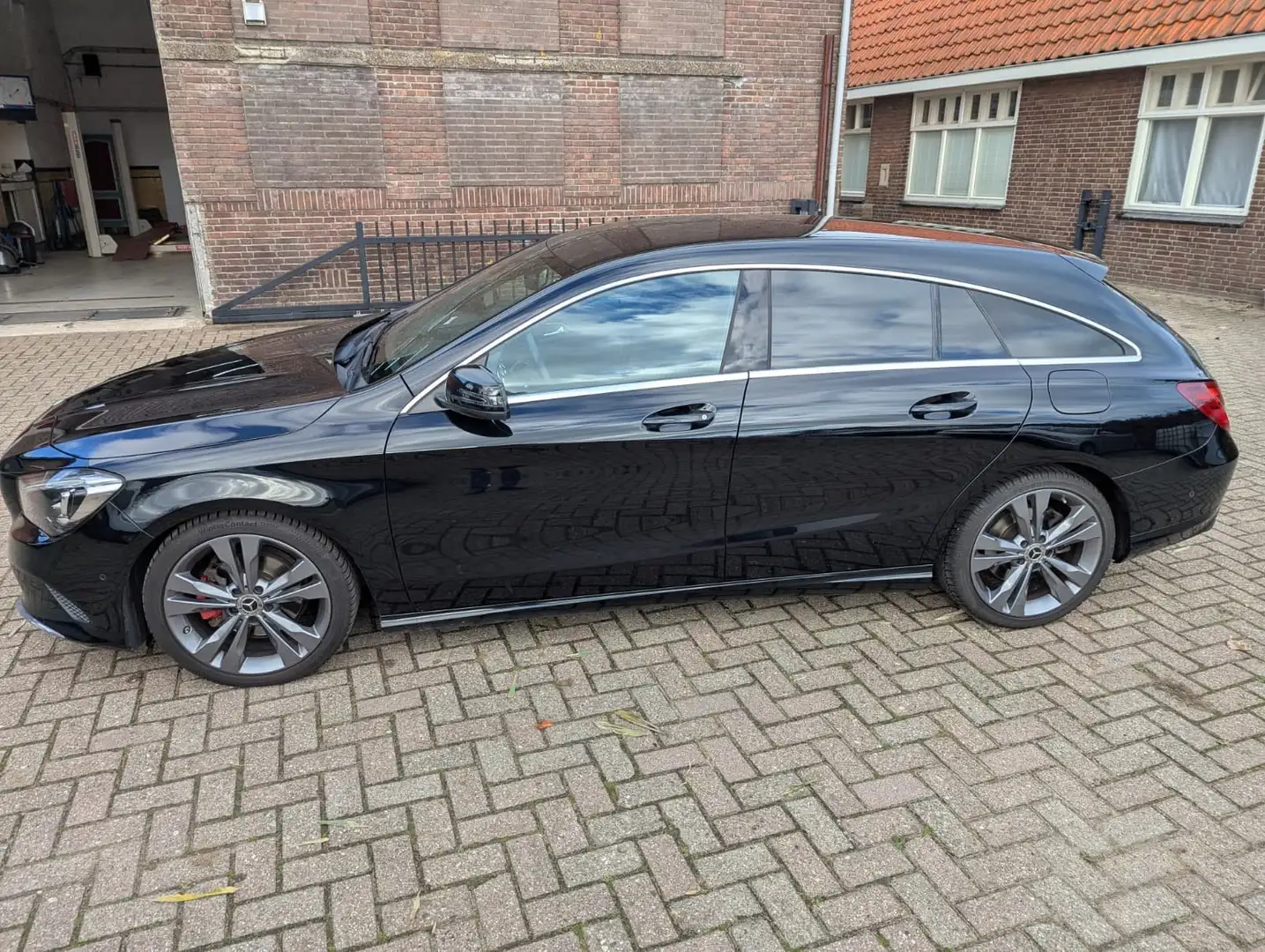 Mercedes-Benz CLA 180 180 Prestige AUTOMAAT Noir - 2