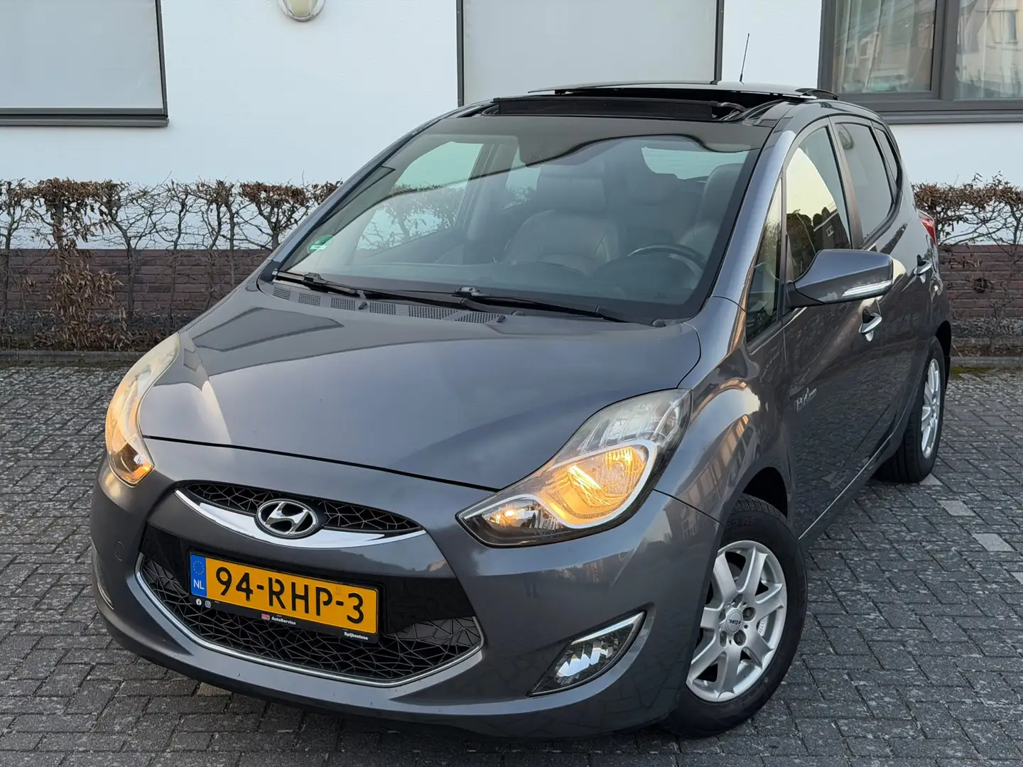 Hyundai iX20 1.6i i-Catcher NAP APK PANO LEER TREKHAAK NETTE AU Grau - 2