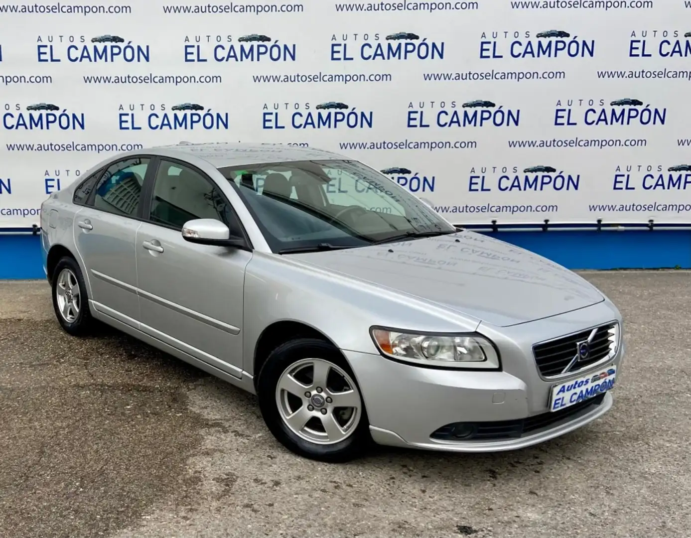 Volvo S40 1.6D Kinetic Plateado - 2
