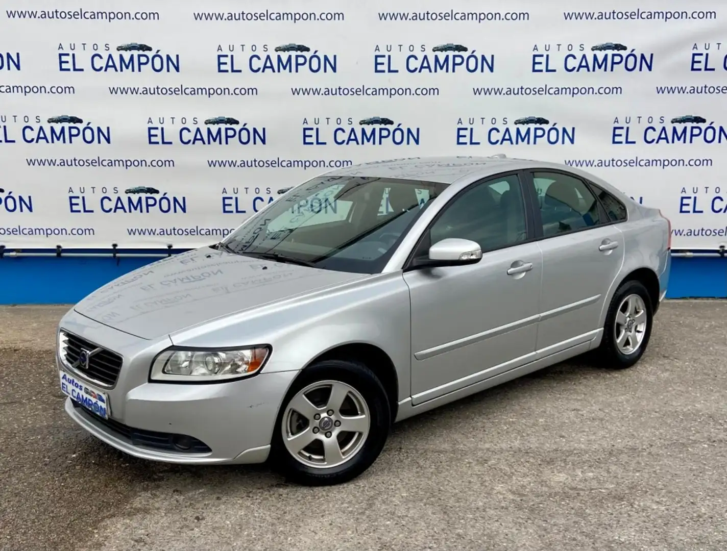 Volvo S40 1.6D Kinetic Plateado - 1