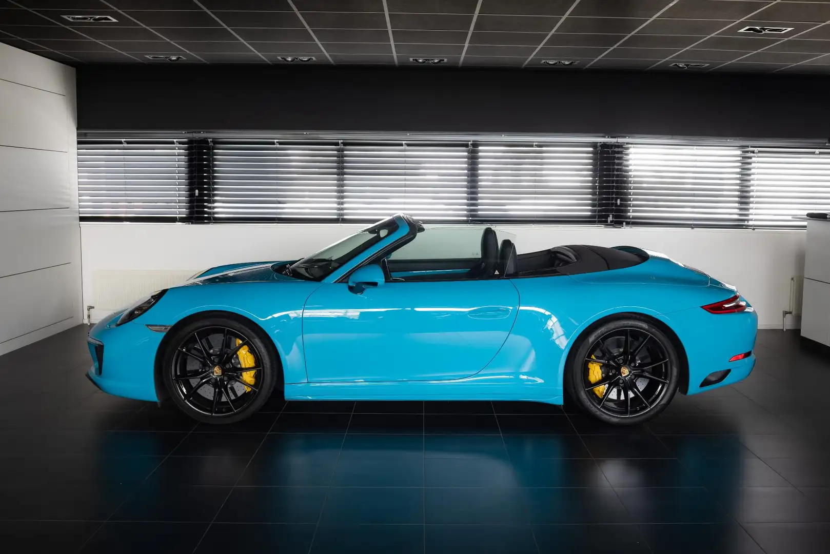 Porsche 991 Cabrio 3.0 Carrera 4S Blauw - 1