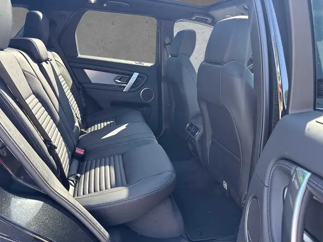 Land Rover Discovery Sport view 5