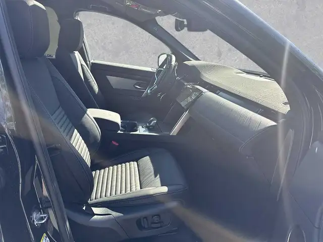 Land Rover Discovery Sport view 3