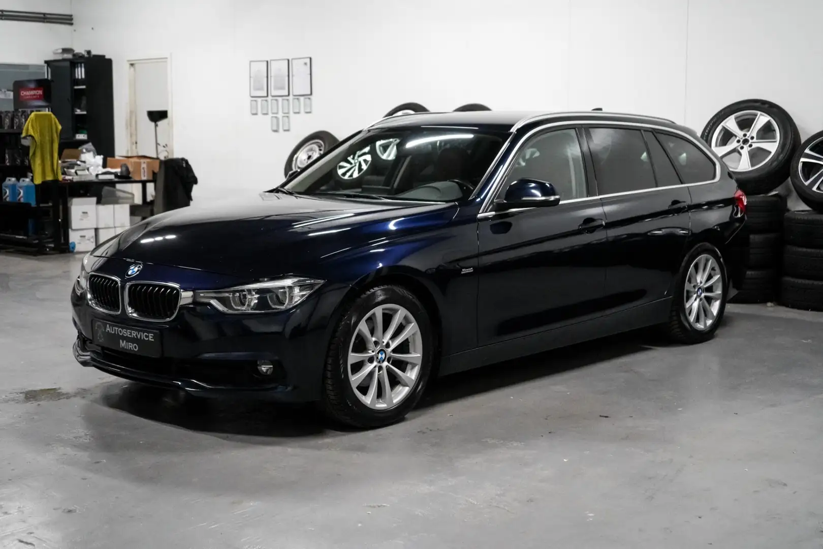 BMW 320 3-serie Touring 320d EDE Luxury Navi l Clima l Cru Bleu - 2