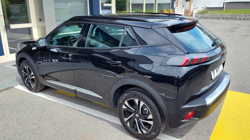 Peugeot 2008 1.5 BlueHDI 100 Allure — photo 4