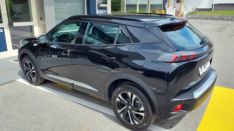 Peugeot 2008 1.5 BlueHDI 100 Allure — photo 3