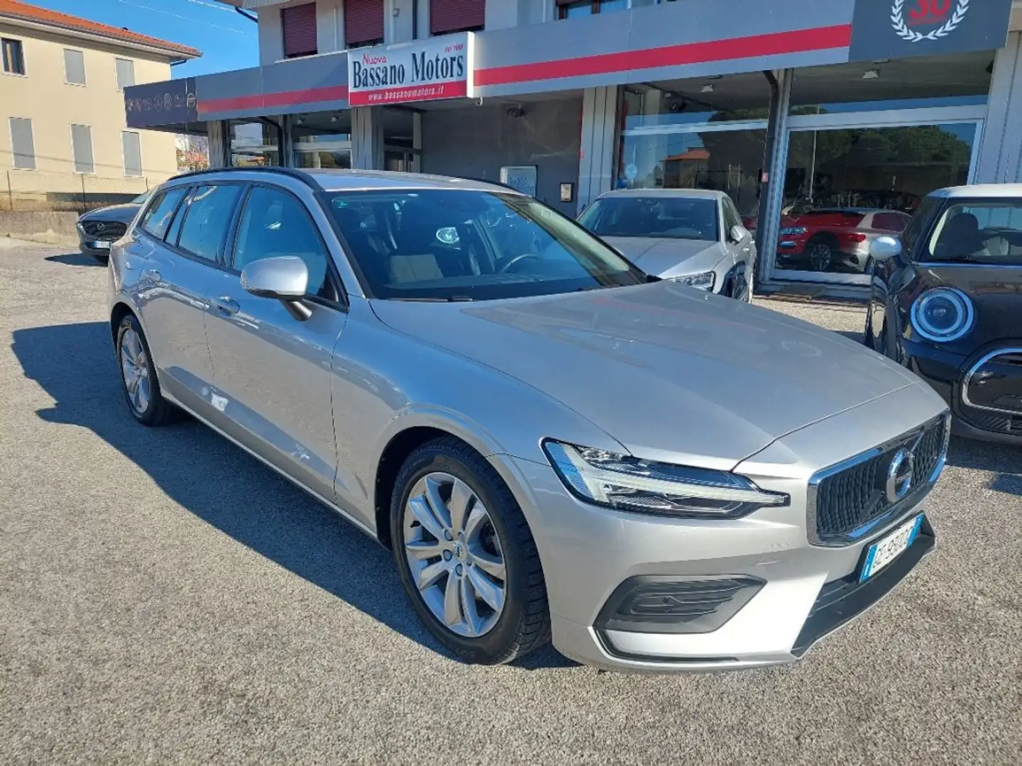 Volvo V60 B4 (d) Geartronic Momentum Business Argento - 1