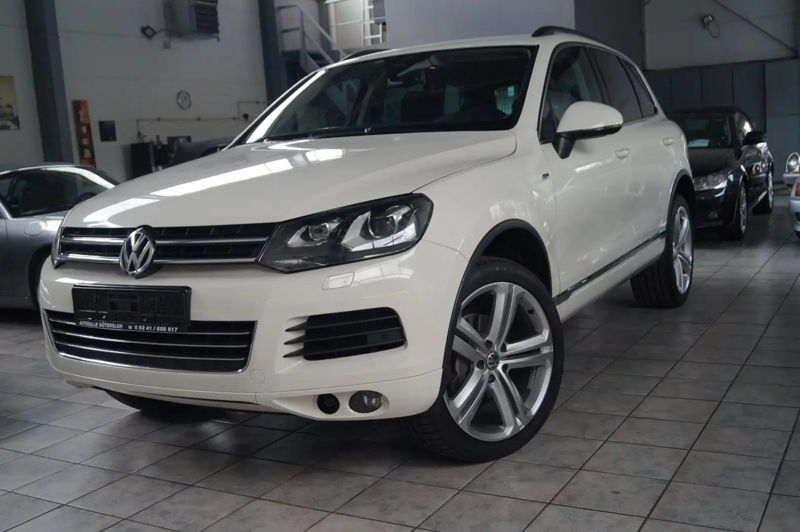 Volkswagen Touareg 3.0 V6 TDI R-Line BMT*Leder*AHK*PDC*SH* Weiß - 1