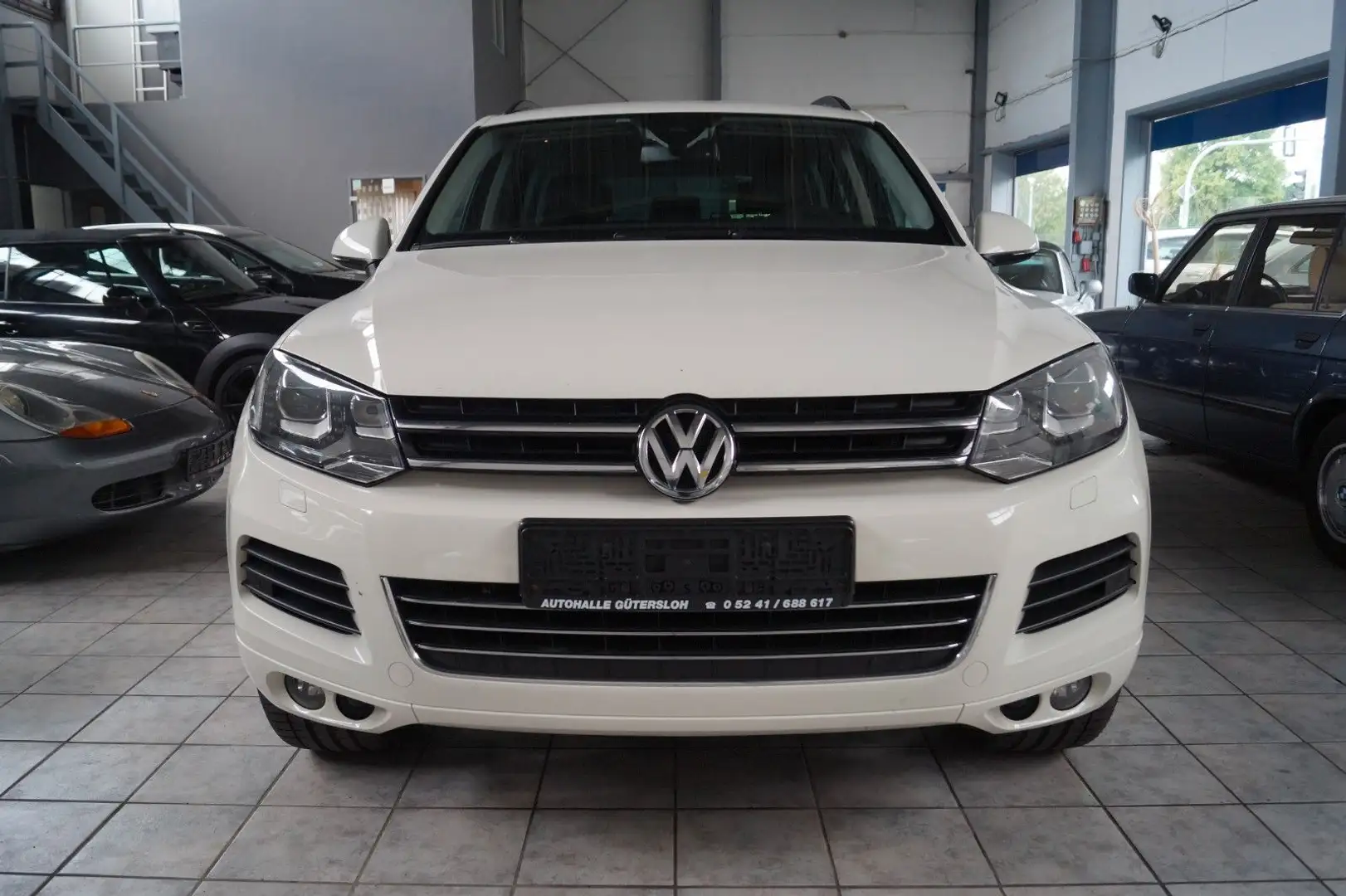 Volkswagen Touareg 3.0 V6 TDI R-Line BMT*Leder*AHK*PDC*SH* Weiß - 2