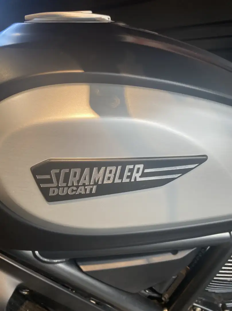 Ducati Scrambler Zwart - 2