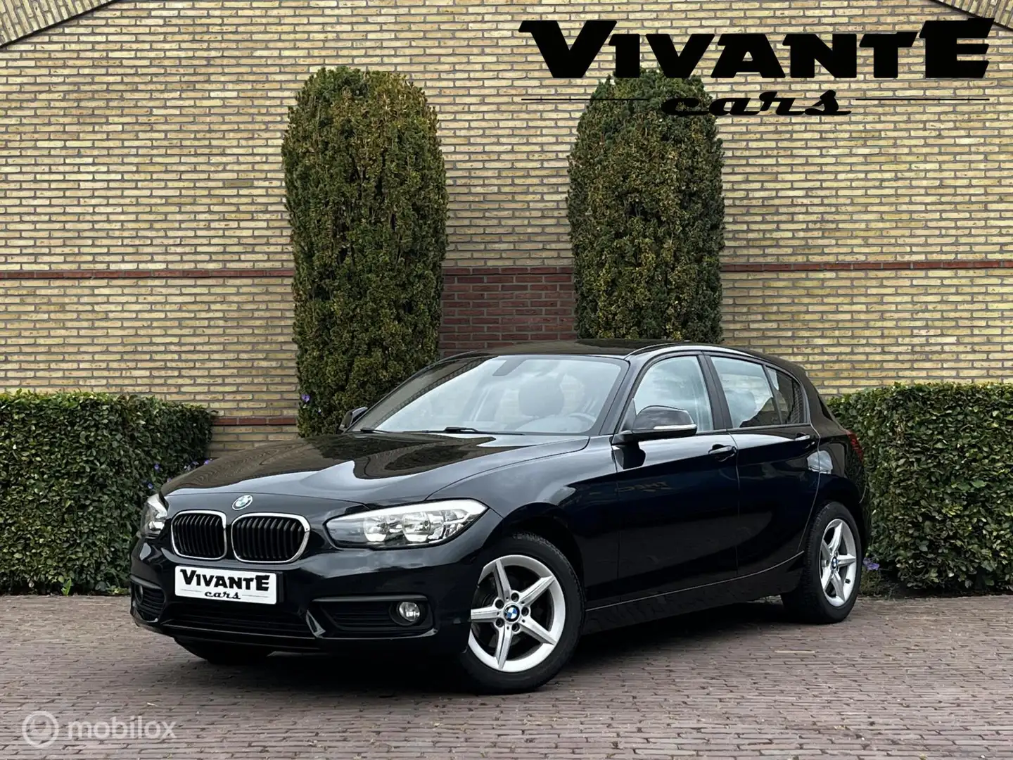 BMW 116 1-serie 116i Essential *5Drs*Nav*PDC *Dealer onder Negro - 1