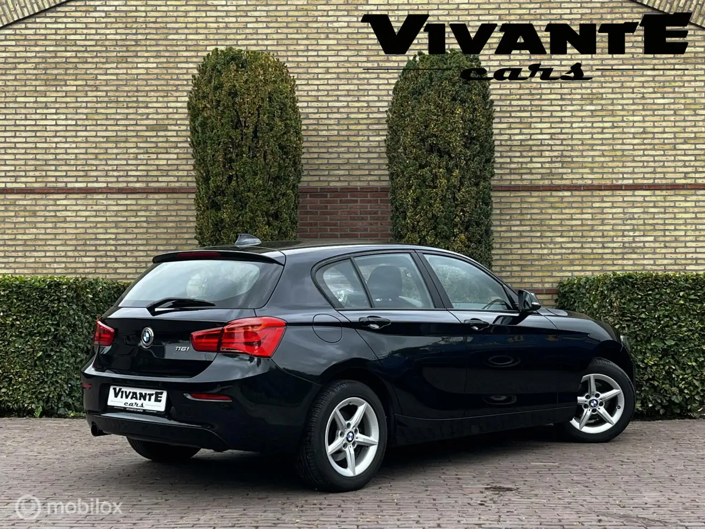 BMW 116 1-serie 116i Essential *5Drs*Nav*PDC *Dealer onder Negro - 2