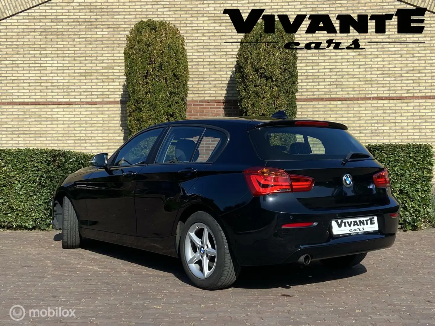 BMW 116 1-serie 116i Essential *5Drs*Nav*PDC *Dealer onder Noir - 2