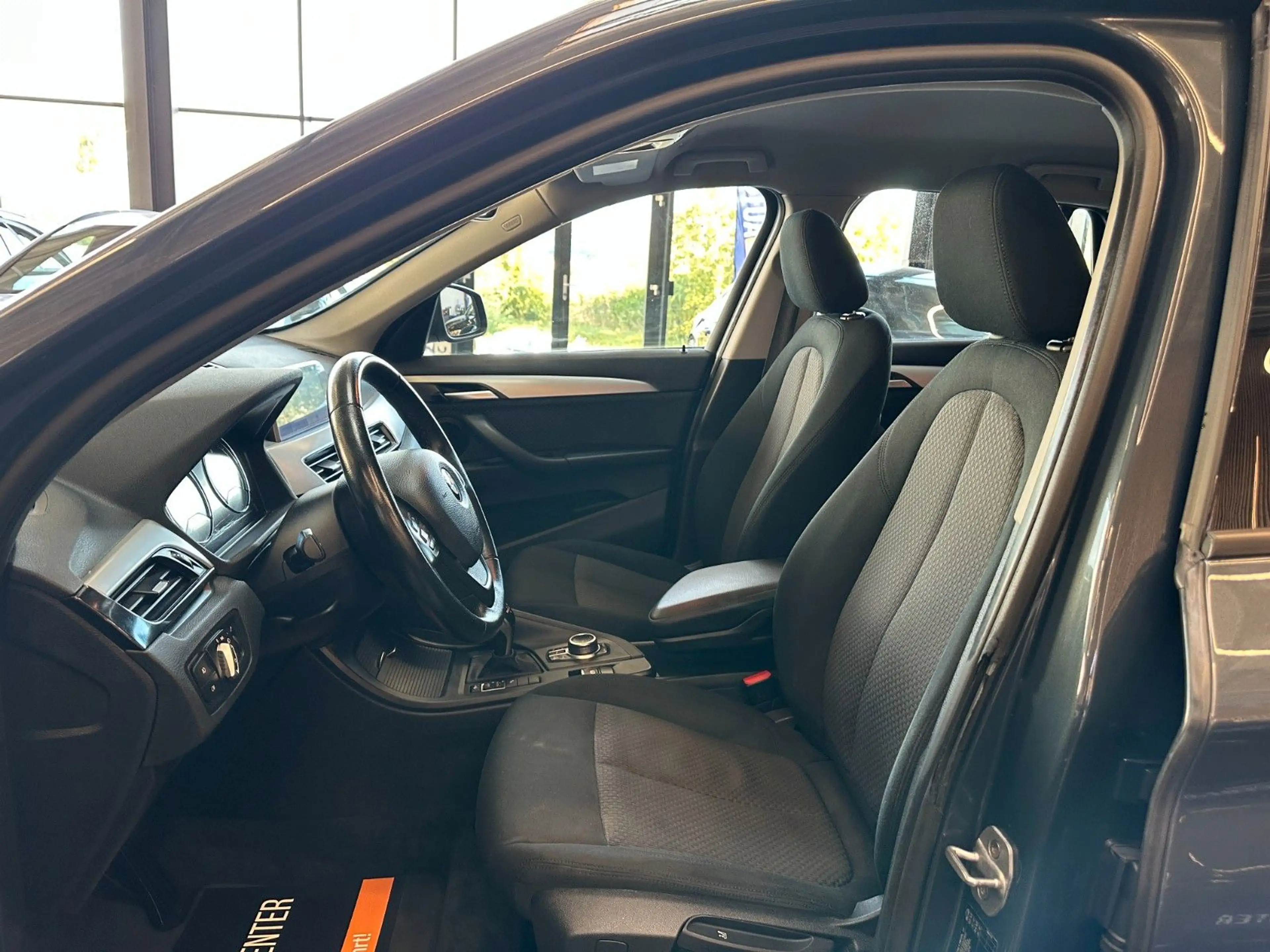BMW X1 sDrive *TÜV 6/28*NAV*TEMPO*2-ZONEN*PDC(CAM)* — photo 10