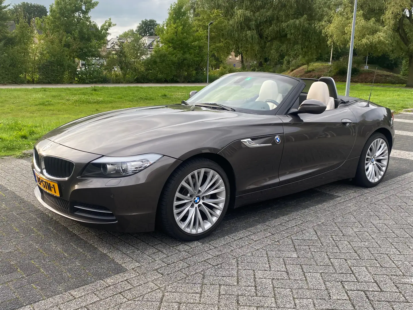BMW Z4 Z4 sDrive23i Executive Коричневый - 2