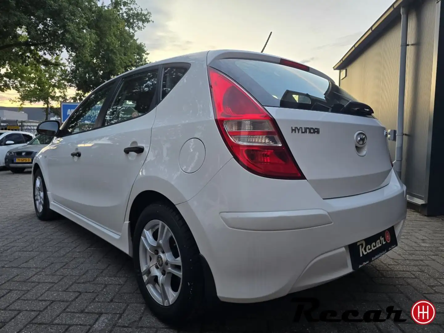 Hyundai i30 1.6i i-Drive Cool/Airco/Multimedia/NwApk Wit - 2