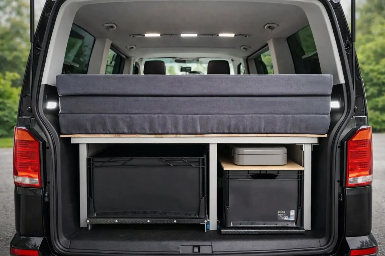 Volkswagen T6.1 Multivan Trendline Schwarz - 2