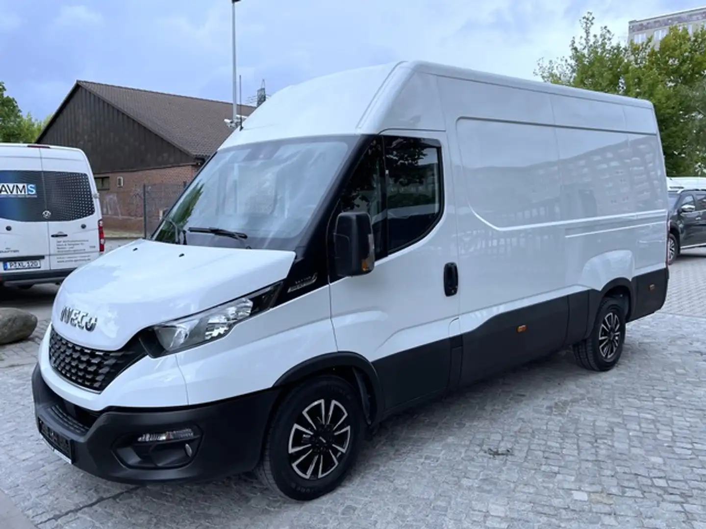 Iveco Daily 35 S 14  L2H2 1.Hand*Klima*Tempomat*DAB Weiß - 1